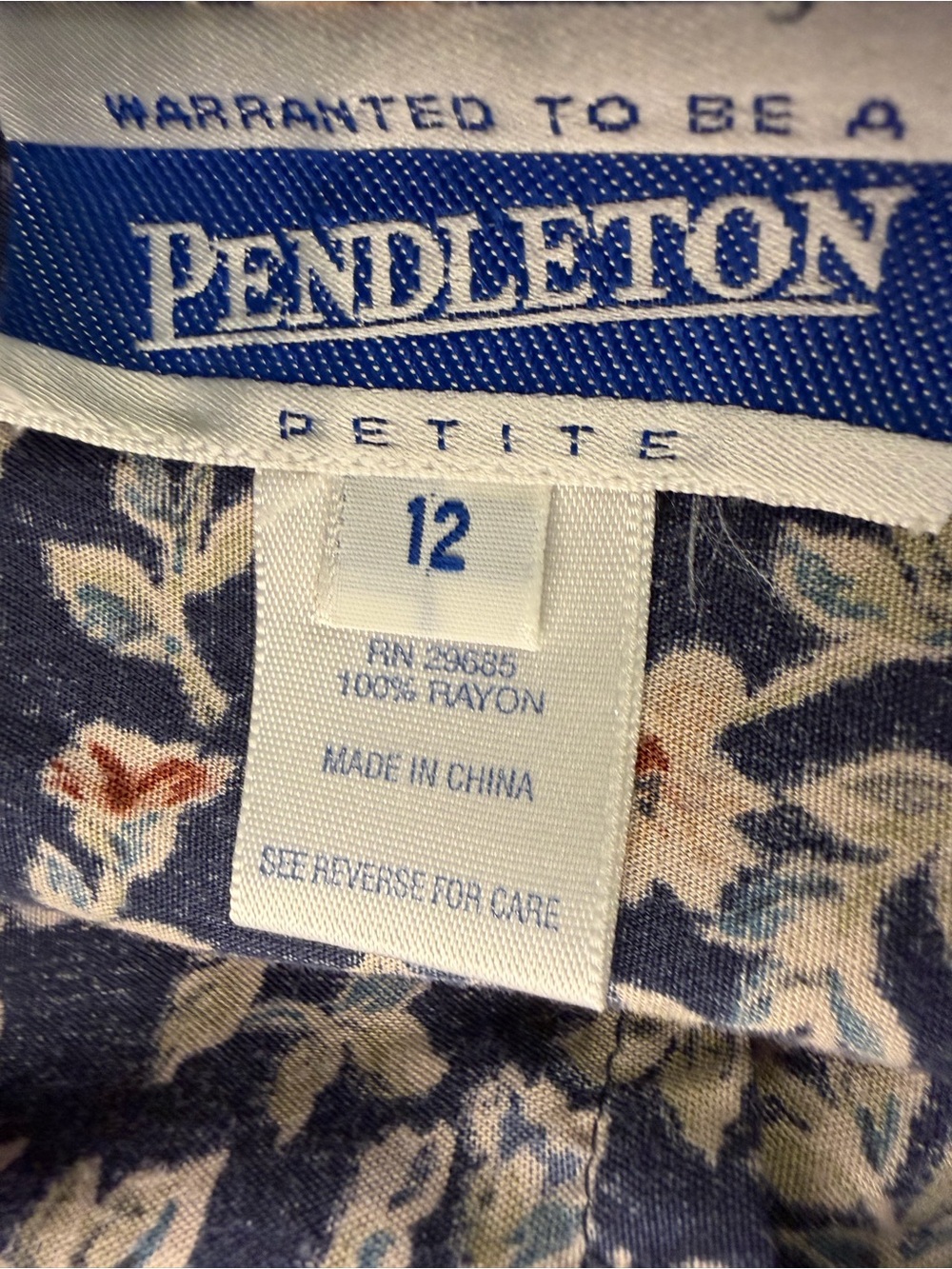 Pendleton Petite Wraparound Skirt Size 12 – Navy Floral 100% Rayon - Picture 5 of 6